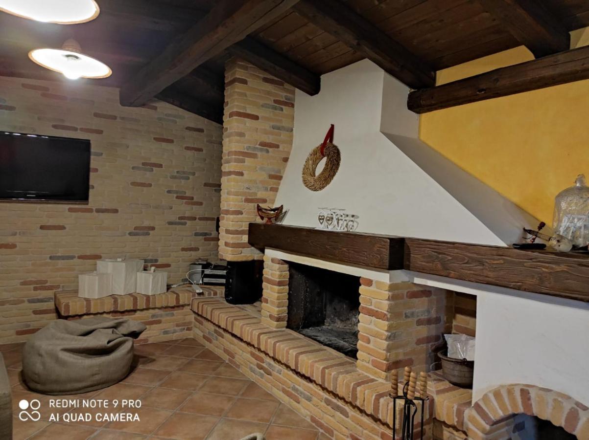 La Taverna Di Lulu Arnesano Buitenkant foto